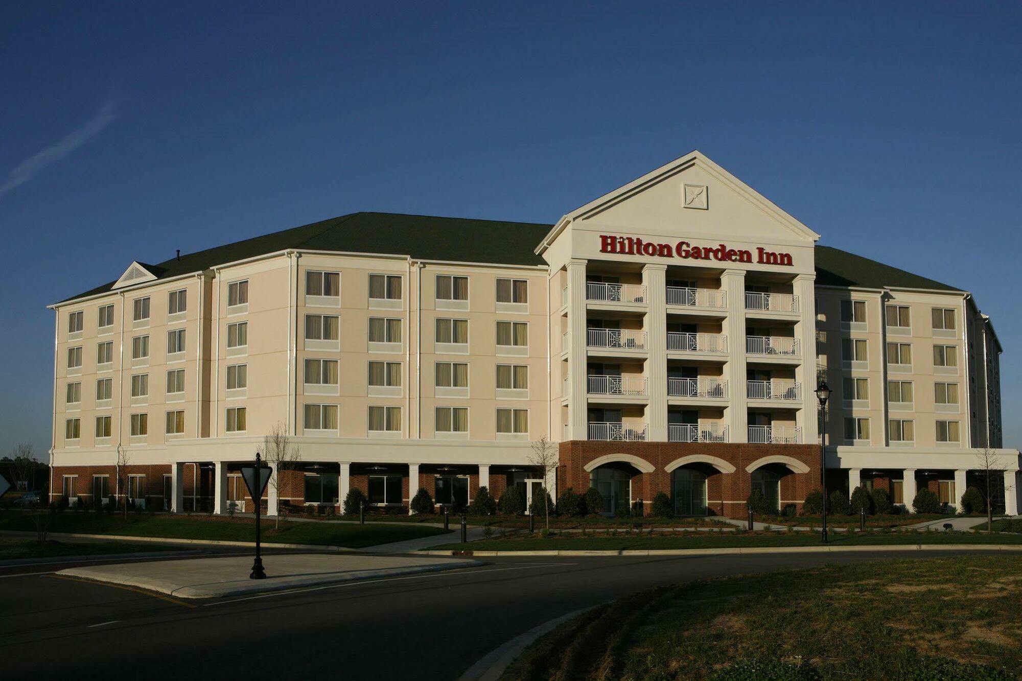 Hilton Garden Inn Roanoke Rapids Exterior photo